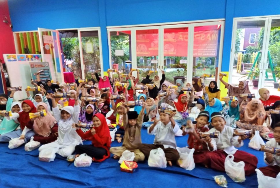 Sari Roti Buka Puasa Bersama Anak Yatim Di Rawa Buaya