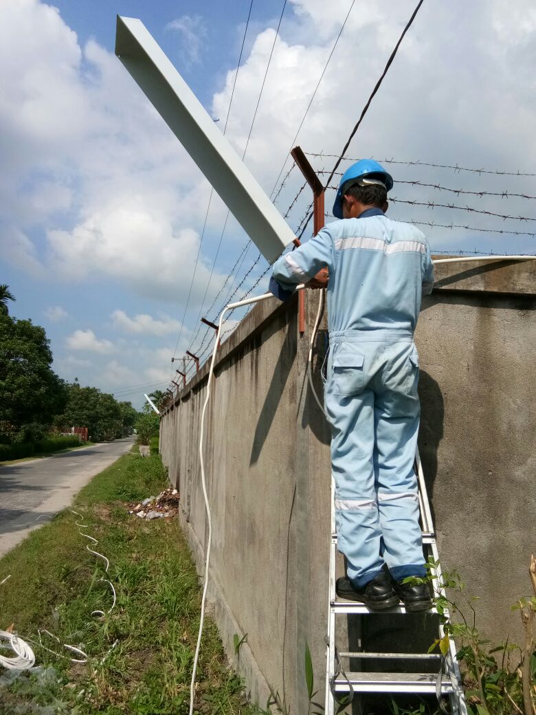 PT Nippon Indosari Corpindo Tbk. Bersihkan dan Terangkan Lingkungan Bersama Warga Desa Tanjung Morawa, Medan